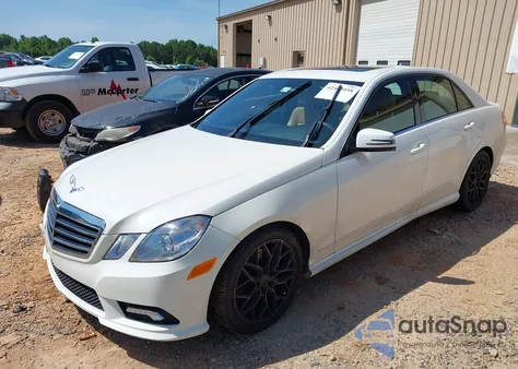 2011 Mercedes-Benz E 350 z USA, uszkodzony, nr VIN WDDHF5GB6BA467562